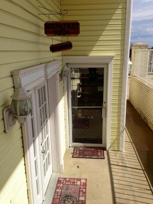 Spinning Wheel Inn - image 25