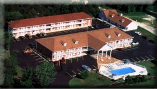 Twelve Oaks Inn - image 1