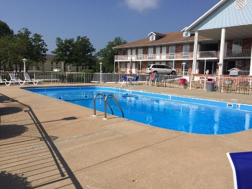 Twelve Oaks Inn - image 10