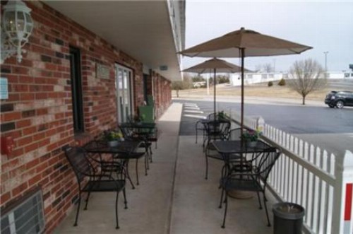 Twelve Oaks Inn - image 19