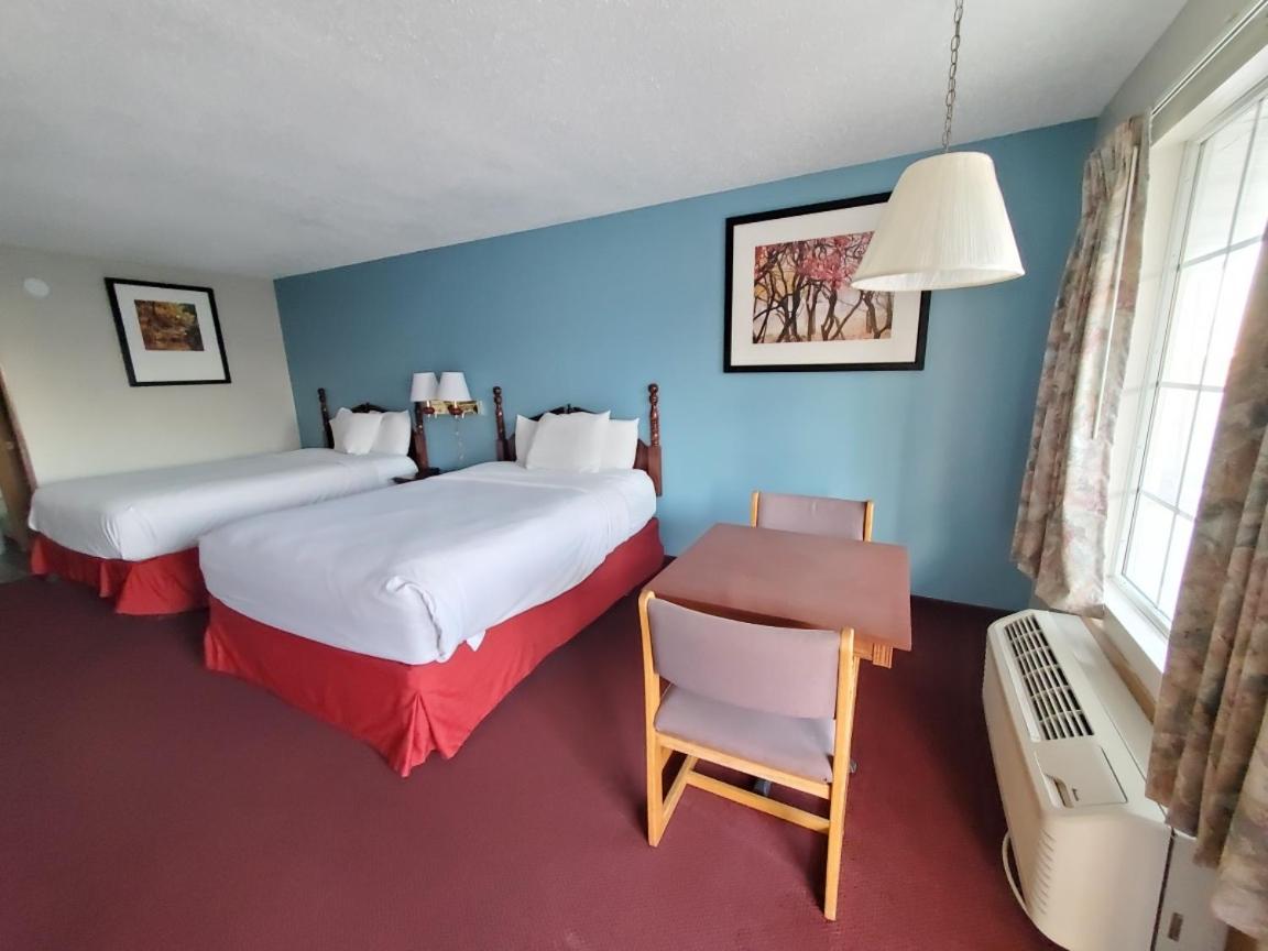 Twelve Oaks Inn - image 2