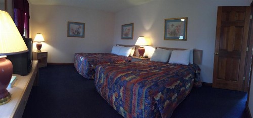 Twelve Oaks Inn - image 27