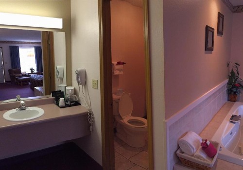 Twelve Oaks Inn - image 30
