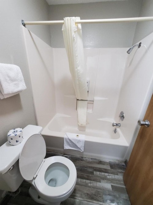 Twelve Oaks Inn - image 5