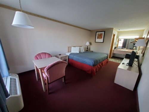 Twelve Oaks Inn - image 6
