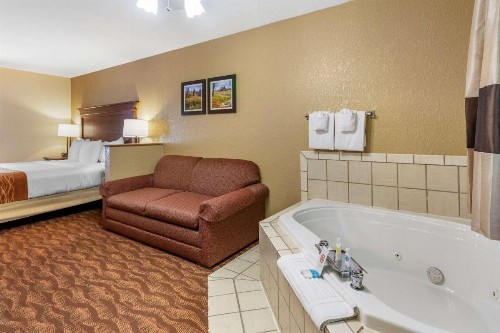 Comfort Inn & Suites Branson Meadows - image 30