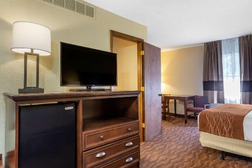Comfort Inn & Suites Branson Meadows - image 32