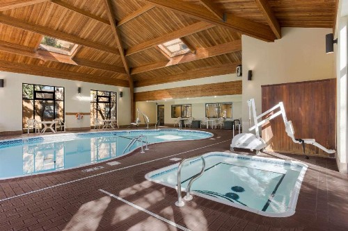 Comfort Inn & Suites Branson Meadows - image 37