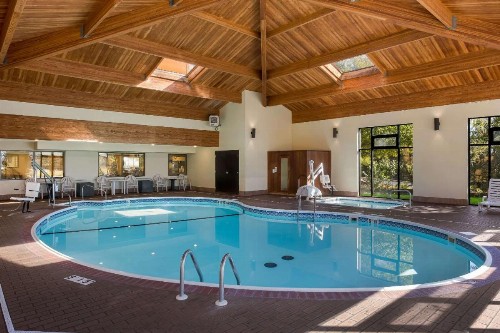 Comfort Inn & Suites Branson Meadows - image 39