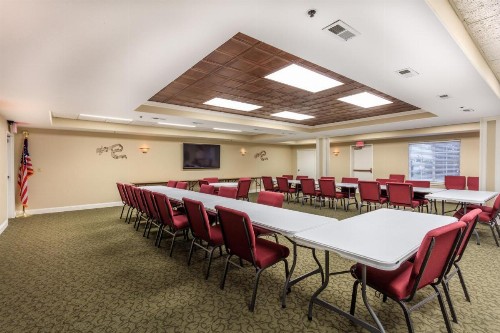 Branson Towers Hotel - image 12