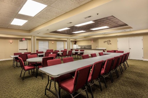 Branson Towers Hotel - image 14