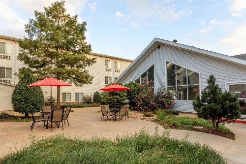 Branson Towers Hotel - image 16