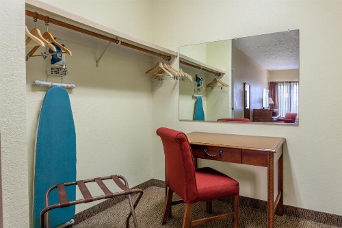 Branson Towers Hotel - image 28