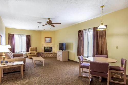 Branson Towers Hotel - image 31