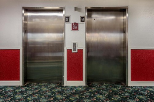 Branson Towers Hotel - image 46