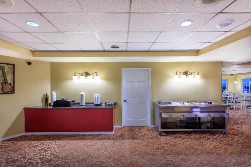 Branson Towers Hotel - image 8
