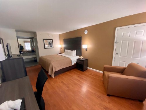Quality Inn Branson - Hwy 76 Central - image 11