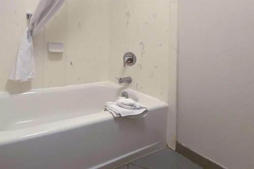 Quality Inn Branson - Hwy 76 Central - image 20