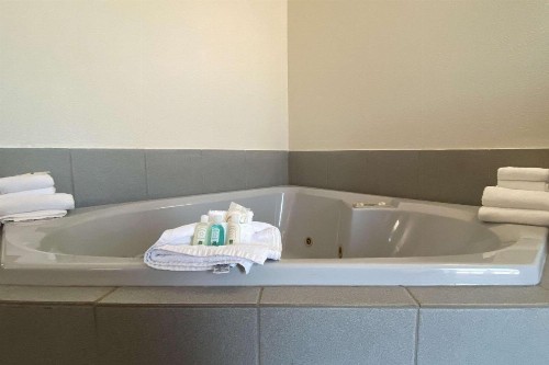 Quality Inn Branson - Hwy 76 Central - image 21