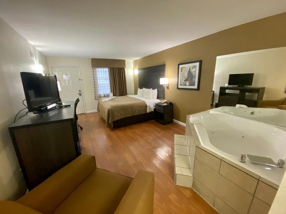 Quality Inn Branson - Hwy 76 Central - image 7