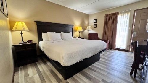 Quality Inn West - image 10