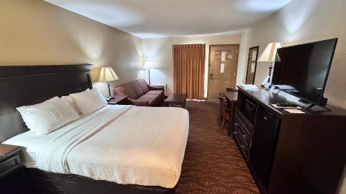 Quality Inn West - image 11