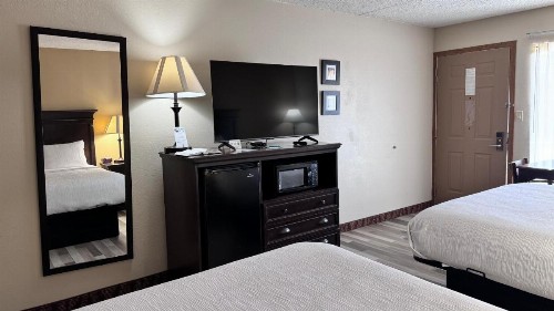 Quality Inn West - image 12