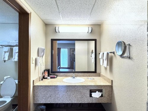 Quality Inn West - image 14