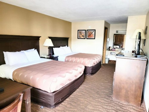 Quality Inn West - image 15