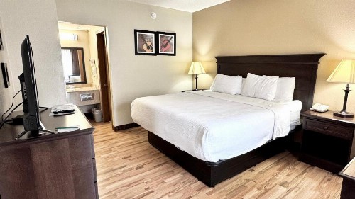 Quality Inn West - image 16