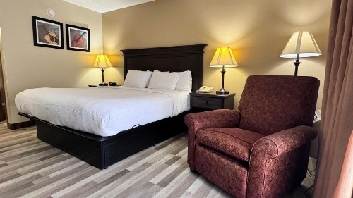 Quality Inn West - image 17