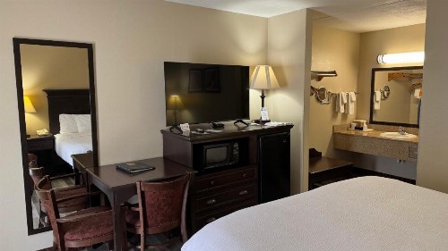Quality Inn West - image 19