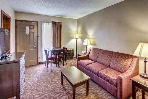 Quality Inn West - image 2