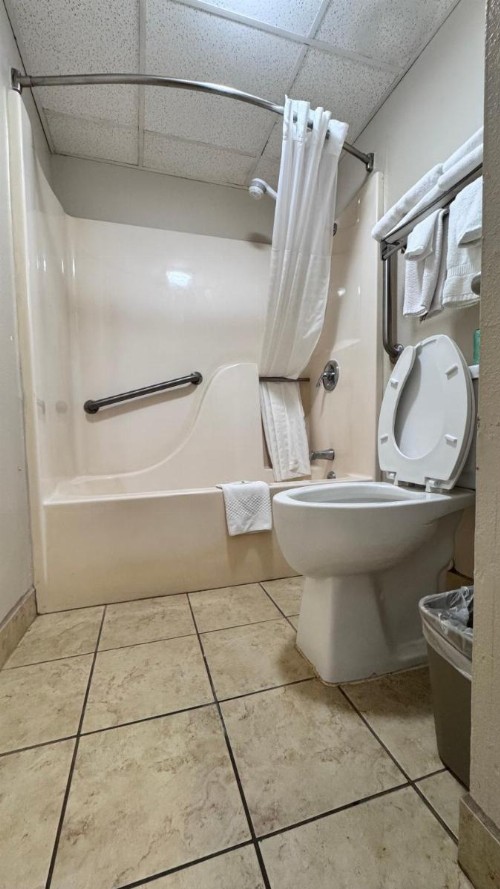 Quality Inn West - image 22