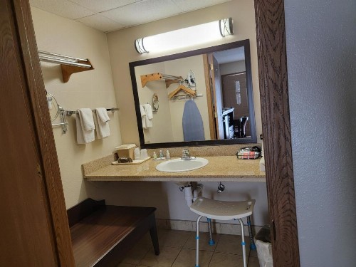 Quality Inn West - image 23