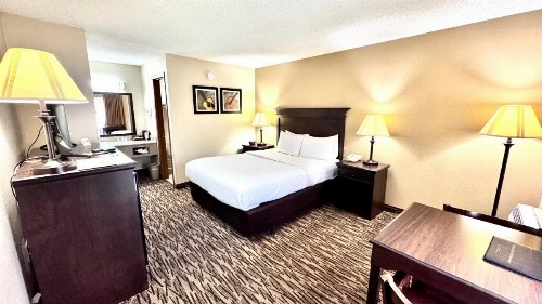 Quality Inn West - image 25