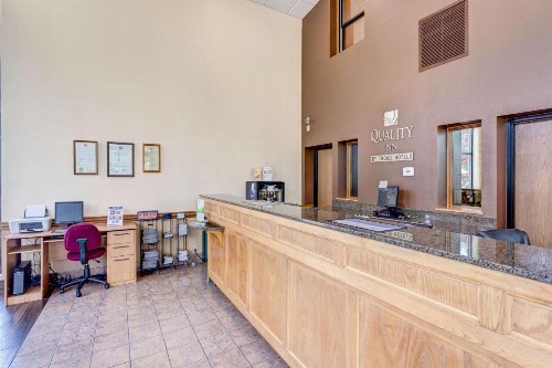 Quality Inn West - image 3
