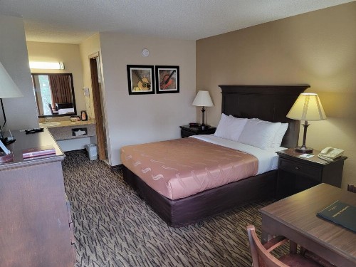 Quality Inn West - image 33