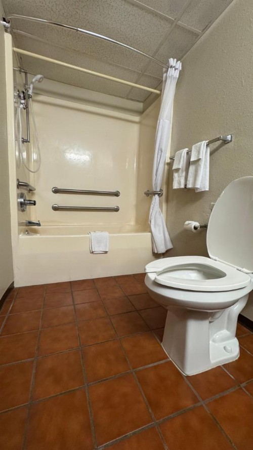 Quality Inn West - image 34