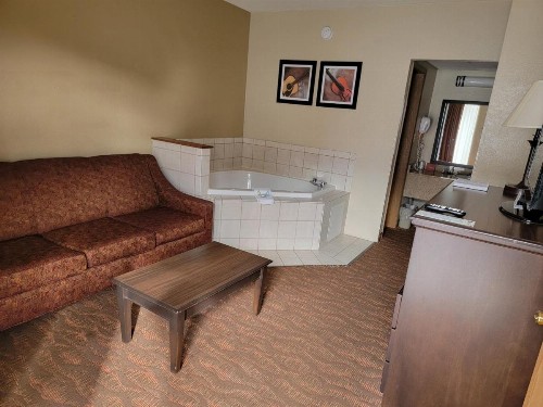 Quality Inn West - image 36