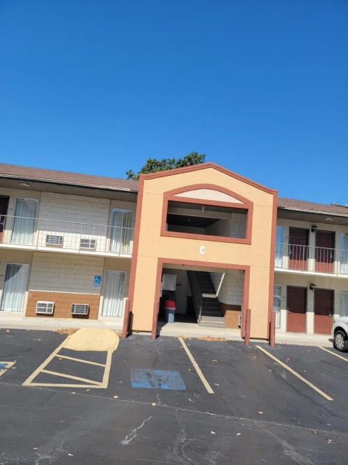 Quality Inn West - image 4