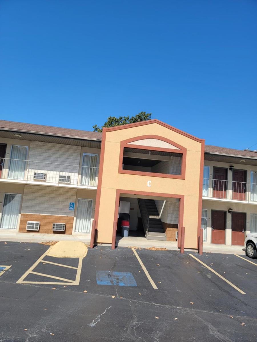 Quality Inn West - image 4