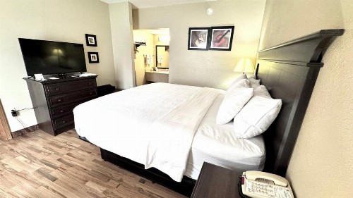 Quality Inn West - image 40