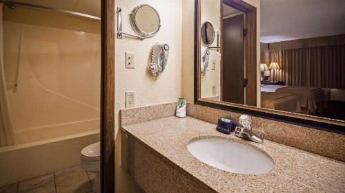 Best Western Center Pointe Inn - image 19