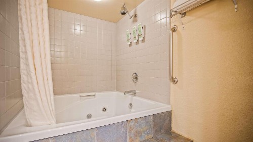 Best Western Center Pointe Inn - image 2