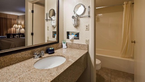 Best Western Center Pointe Inn - image 27