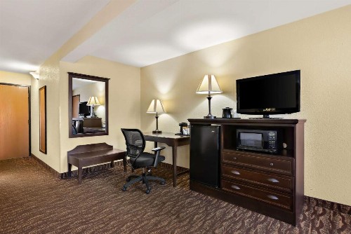 Best Western Center Pointe Inn - image 33