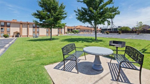Best Western Center Pointe Inn - image 43