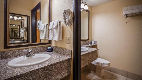Best Western Center Pointe Inn - image 49