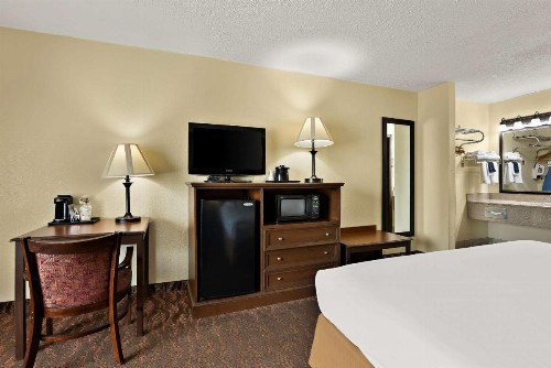 Best Western Center Pointe Inn - image 5